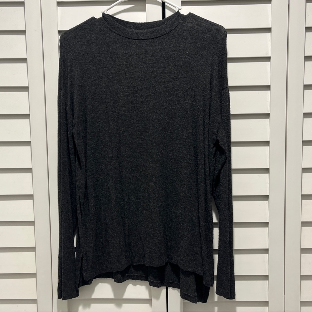 Imperfect OAK + FORT Charcoal Knit Top long sleeved‎ stretchy bottom slits comfy